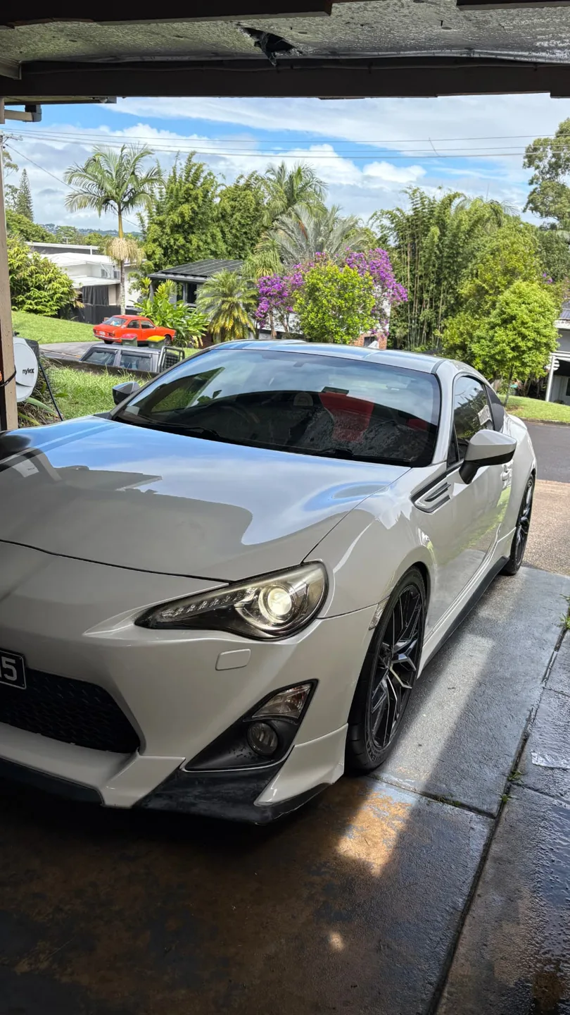 White Toyota 86 freshly washed and detailed